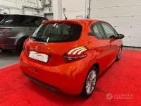 Usata Peugeot 208 Access 82 CV (60 kW) 2015 Arancione Utilitaria