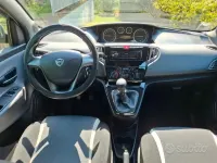 Usata Lancia Ypsilon 85 CV (62 kW) 2015 Grigio Utilitaria