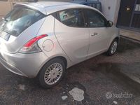 Usata Lancia Ypsilon 69 CV (50 kW) 2015 Grigio Utilitaria