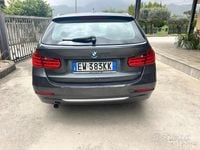 Usata BMW 318 Luxury Line 142 CV (104 kW) 2014 Grigio Station wagon