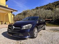 Usata Mercedes A180 109 CV (80 kW) 2017 Blu/azzurro Berlina