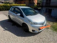 Usata Toyota Yaris 90 CV (66 kW) 2012 Grigio Berlina