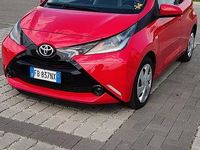 Usado Toyota Aygo 69 HP (50 kW) 2016 Vermelho Citadino