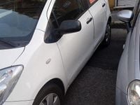 Usata Toyota Yaris 69 CV (50 kW) 2011 Bianco Berlina