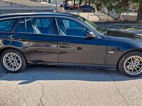 Begagnad BMW 318 143 HK (105 kW) 2010 Svart Kombi