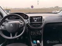 Usata Peugeot 208 68 CV (50 kW) 2015 Bianco Utilitaria