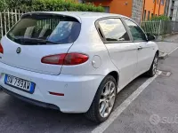 Usata Alfa Romeo 147 105 CV (77 kW) 2009 Bianco Utilitaria