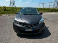 Usata Toyota Yaris Lounge 69 CV (50 kW) 2012 Grigio Utilitaria