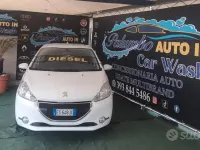 Usata Peugeot 208 Allure 68 CV (50 kW) 2013 Bianco Utilitaria