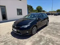 Usata Toyota Auris Hybrid Active 99 CV (72 kW) 2015 Nero metallizzato Berlina