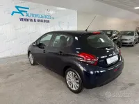 Usata Peugeot 208 Allure 75 CV (55 kW) 2017 Blu Utilitaria