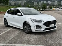 Käytetty Ford Focus ST 116 HP (85 kW) 2023 Valkoinen Viistoperä