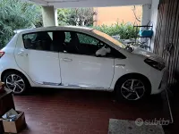 Usata Toyota Yaris Hybrid Style 100 CV (73 kW) 2018 Bianco Berlina