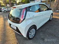 Usata Toyota Aygo X-wave 69 CV (50 kW) 2016 Bianco Utilitaria