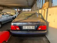 Usata Mercedes E320 Elegance 224 CV (164 kW) 1998 Blu Berlina
