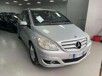 Usata Mercedes B180 116 CV (85 kW) 2010 Argento Monovolume