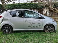 Usata Toyota Aygo Edition 68 CV (50 kW) 2011 Argento Utilitaria