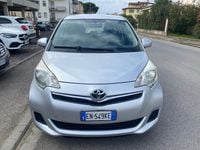 Usata Toyota Verso-S Active 99 CV (72 kW) 2012 Argento Monovolume