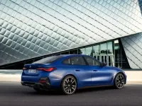 Usata BMW i4 M Sport 105 kW (143 CV) 2024 Argento Berlina