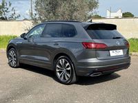 Usata VW Touareg R-line 231 CV (169 kW) 2018 Grigio SUV