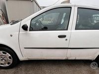 Usata Fiat Punto 60 CV (44 kW) 2004 Bianco Utilitaria