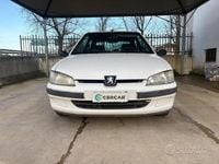 Usata Peugeot 106 50 CV (36 kW) 1998 Bianco Utilitaria