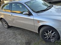 Usata Alfa Romeo 147 105 CV (77 kW) 2000 Grigio Utilitaria