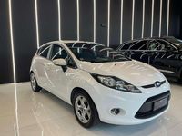 Usata Ford Fiesta 60 CV (44 kW) 2012 Bianco Utilitaria