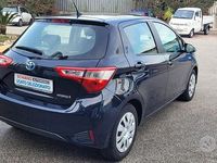 Usata Toyota Yaris Hybrid Cool 73 CV (53 kW) 2019 Blu Berlina