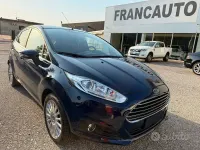 Usata Ford Fiesta Titanium 101 CV (74 kW) 2014 Blu Utilitaria