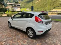 Usata Ford Fiesta 89 CV (65 kW) 2017 Bianco Utilitaria