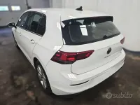 Usata VW Golf VIII Active 130 CV (95 kW) 2023 Bianco Berlina