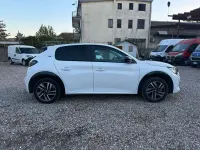 Usata Peugeot e-208 56 kW (77 CV) 2023 Bianco Utilitaria