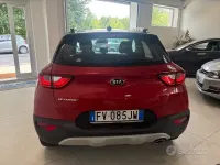 Usata Kia Stonic Style 100 CV (73 kW) 2020 Rosso SUV