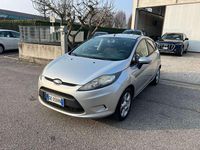 Usata Ford Fiesta Titanium 95 CV (69 kW) 2011 Argento Utilitaria