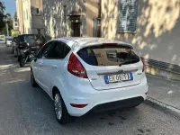 Usata Ford Fiesta 71 CV (52 kW) 2011 Bianco Berlina