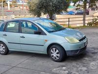 Usata Ford Fiesta 70 CV (51 kW) 2004 Grigio Utilitaria