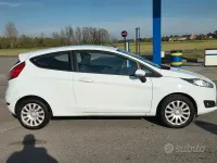Usata Ford Fiesta Titanium 80 CV (58 kW) 2014 Bianco Utilitaria
