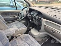 Usata Renault Scénic Dynamique 98 CV (72 kW) 2002 Grigio Monovolume