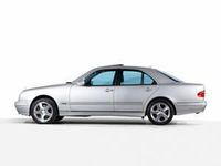 Usata Mercedes E430 279 CV (205 kW) 2001 Argento Berlina