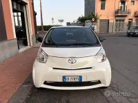 Usata Toyota iQ Trend 68 CV (50 kW) 2011 Bianco Utilitaria
