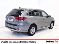 Usata Mitsubishi Outlander P-HEV Instyle 203 CV (149 kW) 2016 Grigio SUV