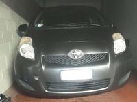 Usata Toyota Yaris Active 90 CV (66 kW) 2011 Grigio Utilitaria