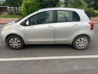 Usata Toyota Yaris 65 CV (47 kW) 2007 Grigio Utilitaria