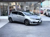 Usata Toyota Auris Hybrid 99 CV (72 kW) 2018 Grigio Berlina