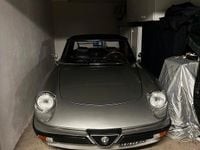 Usata Alfa Romeo Spider 109 CV (80 kW) 1983 Grigio Cabrio
