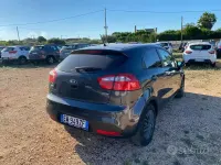 Usata Kia Rio 90 CV (66 kW) 2014 Grigio Berlina