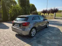 Usata Mercedes A180 Premium 109 CV (80 kW) 2016 Bluazzurro Utilitaria