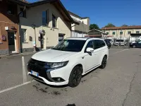 Usata Mitsubishi Outlander P-HEV 121 CV (88 kW) 2018 Bianco SUV