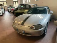 Usata Mazda MX5 110 CV (80 kW) 2001 Argento Cabrio